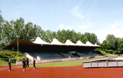 Waldstadion Böblingen Dagersheim -  Tribüne aus anderer Perspektive