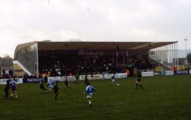 Florent Beeckman Stadion - Gegentrib&uuml;ne Vorderansicht
