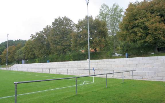 Stadion Am Neding - Ausgebaute Seite