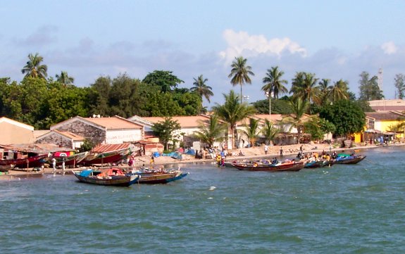 Banjul - Blick von der Fähre auf den Strand